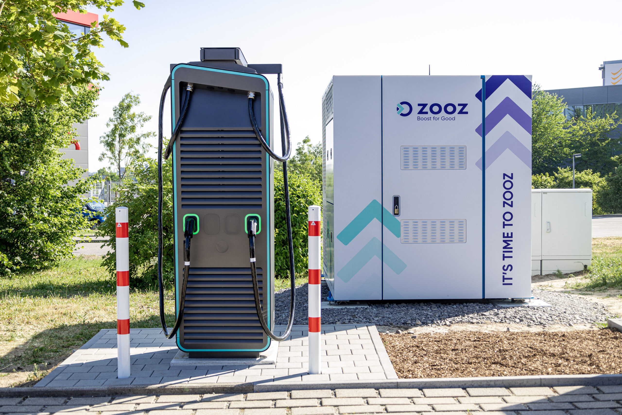 Ladeinfrastruktur ZOOZ eMobility Power Booster für